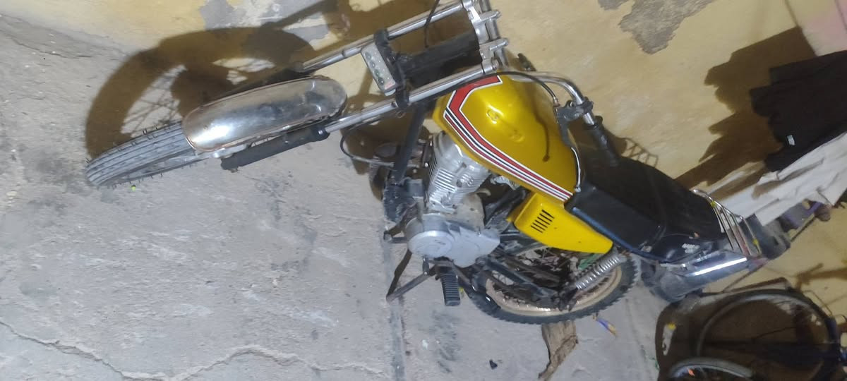 دراجه نامه دوات مكفوله من البوكه كامله مناقصه شي تايرات جدد و دبلات هم توني بدلتهن لا تبخر ولا تنقيص سعره 350  وبيهه مجال مكاني بل زبير مكاني يم جامع الزهيريه*********** ويساب
