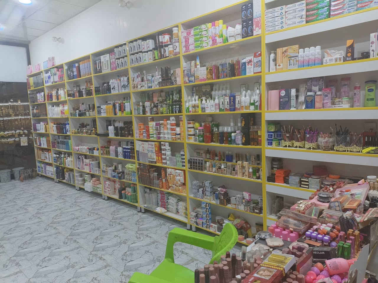 كوزمتك للبيع كامل متكامل العنون الخصيمه شارع جامع الامام الصادق للاستفسار ***********
