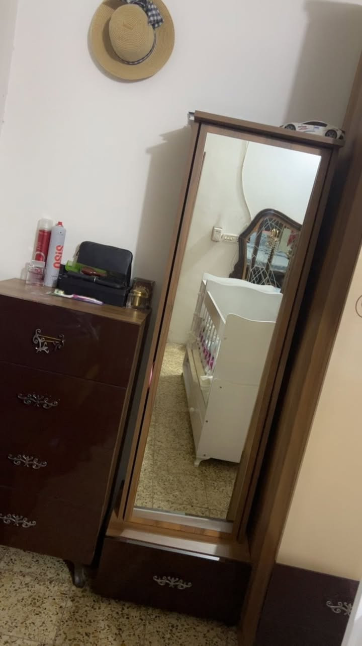 مرحبا غرفة تركيه للبيع 350 الف متكونه من 7 قطع
والدوشك 50 الف مال نفرين


**إذا كنت صاحب هذا الإعلان وتريد حذفه لأي سبب، رجاءا أرسل رسالة إلى الدعم الفني**