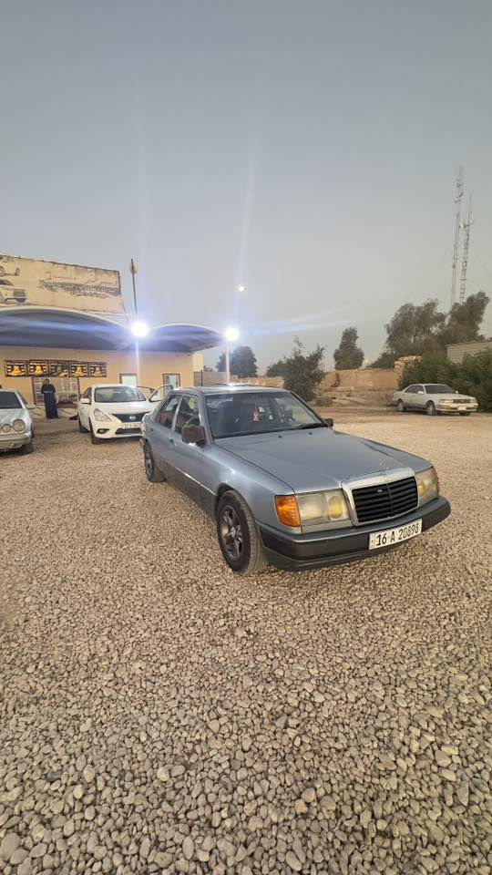 سلام عليكم
مارسيدس دب موديل 1988 مصبوغه عام 
  قواعد دبل جدد لامصلحات ولاملعوب بيهن براكيت وشواصي نظاف حداديده جديده منفوظه من الطول للطول 
محور مكينه وكير ياباني رياضي  لاصرف ولاتنقيص ولابخار
بطيخات للصالنه وكعكات جدد 
تخم تاير جديد ويل كب رياضي جديد لافطر ولاعواج 
غرفه نظافه 80‎%‎ 
فتحة سلايد شغاله 
جعمقه جديده 
منضومة بانزين جديده ستوني مسويله ادامه 
سيرفس كامل للمكينه بلكات وبخاخات ودكشن بارد جديد راديتر ستوني مبدله جديده تبريد نقصه فقط غاز لان الولف طاك ومسرب الغاز كافة تفاصيلهه مذكوره وتجي وتشوف بعينك للاستفسار خاص او الاتصال *********** 
السعر 65$$ ورقه مكان السياره النجف او كربلاء
