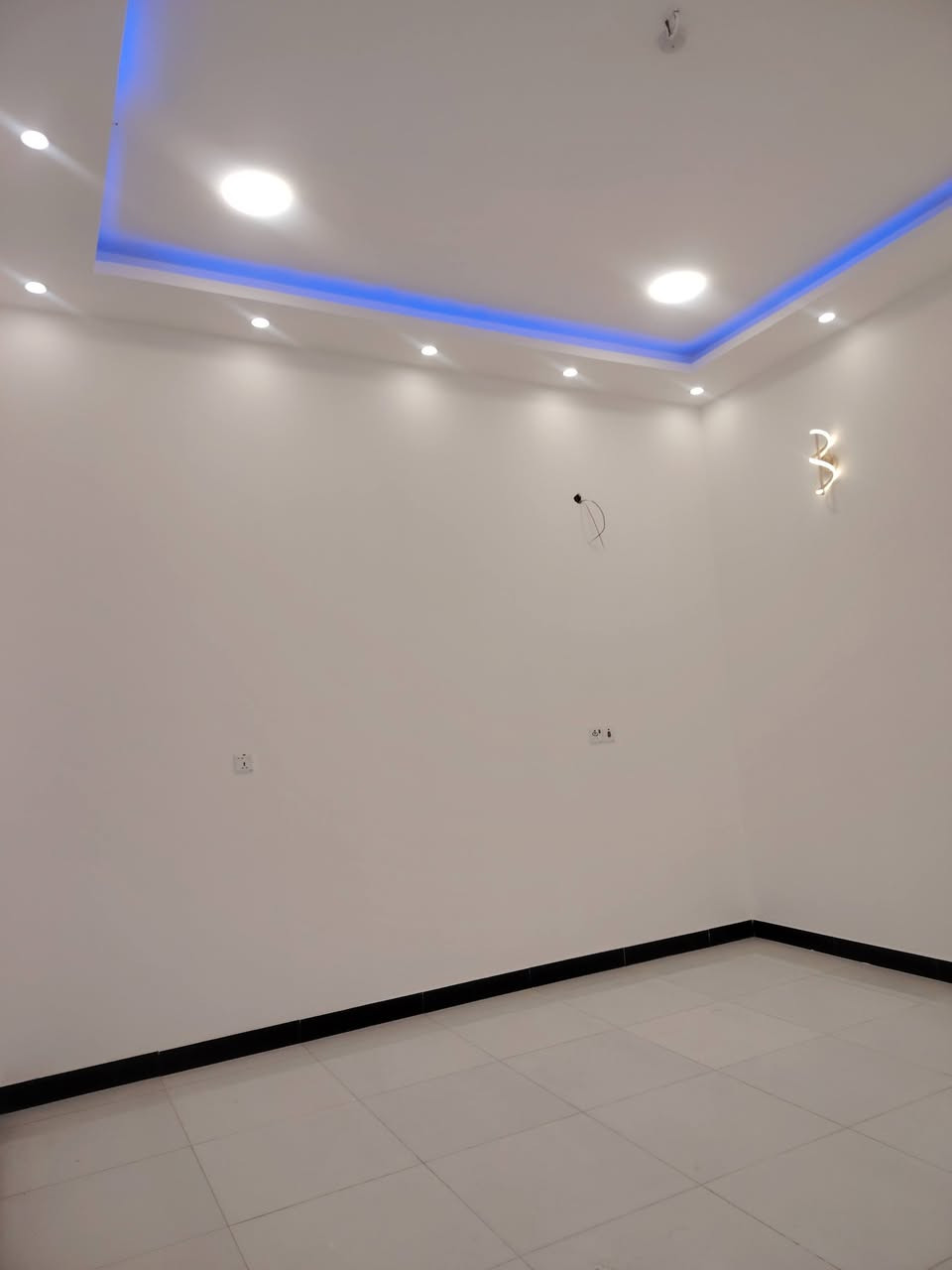 بسم الله ما شاء الله 🪬
هذا البيت بقمة الروعة والأبداع 
#المساحة :: 150م ( الواجهة 10 والنزال 15 )
طابو ملك صرف زراعي عراقي نموذج 25
#المحتويات :: كراج صحيات خارجية أستقبال كلدور 
مطبخ صالة واسعة غرفتين منام مناور عدد 2 صحيات داخلية
#نضام_سقف_البيت_جبس_بورد
البيبان والشبابيك تفصال ثقيل درجة أولى 
البيت على شارع #تبليط_10م 
#يقرب من سايدين الداخل لأبي الخصيب 350م
إبي الخصيب - منطقة مجيبرة - قرب المستوصف .
#السعر_المطلوب :: 105 مليون قابل للتفاوض.
#للأستفسار :: ***********
