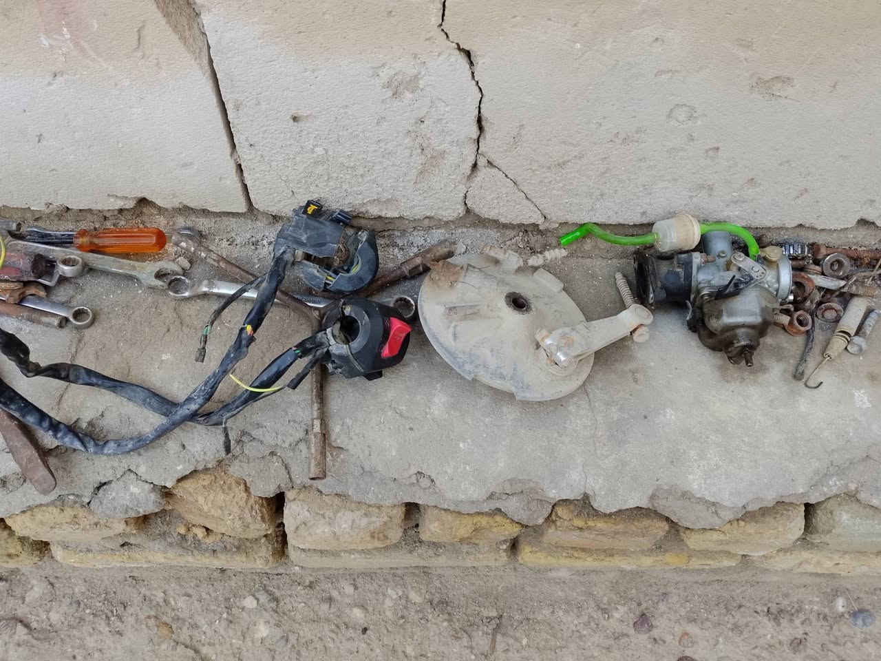 مكاني ناصريه مركز حي اريدو
زوج ويلات جدد هوه وتايراتهن جوبلس جدد ب٤٠ 
تانكي جديد هوه وصفاحه ب١٠ 
كشن اصلي جديد ب١٠ 
شوته جديده ب٢ 
سله خلفيه ب٥ 
كابريتر ب٥ 
طبله زنجيل ب٧ 
طبلة بريك ب٧ 
صدر بارت كامل جيب وشد شغال وما بي شي ب١٥ 
دبلات خلفيه هنه ولعربانه كاملات جيب وشد ب١٠ 
محرك بارت شغال لا نضح ولا بخار ناعم كلش ب٥٠ 
بدالات اصليه ب٣ 
***********
