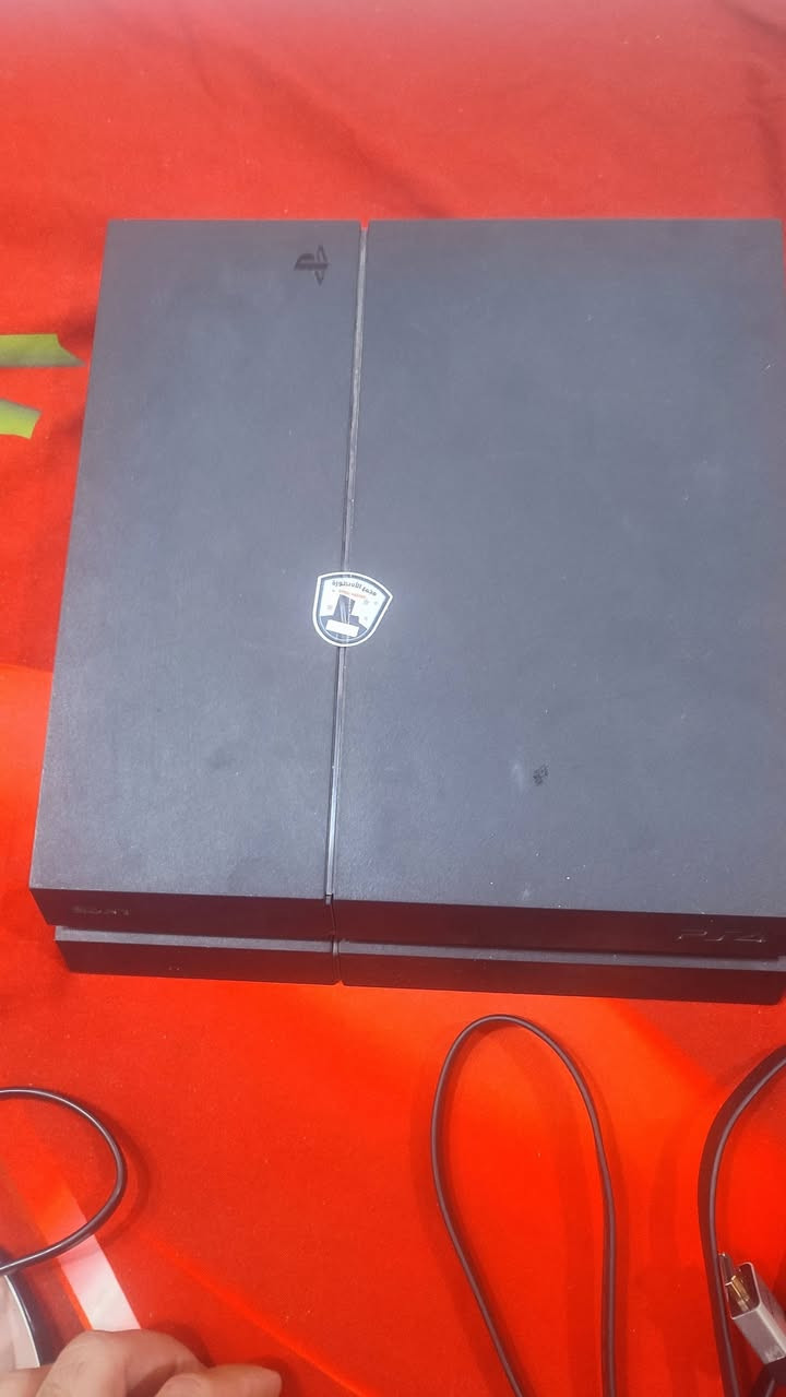 السلام عليكم 
بلي 4 سلم نضيف ما مفتوح ولا مصلح ويا 2 جوستكات ذاكره 1 تيرا  وكامل ملحقاته الكيبلات وفيش ال HD وكيبل شحن 
السعر 235 وبي مجال
 مكاني النجف الاشرف 
 
ملاحضه ماعندي توصيل 
*********** الاتصال او مراسله
