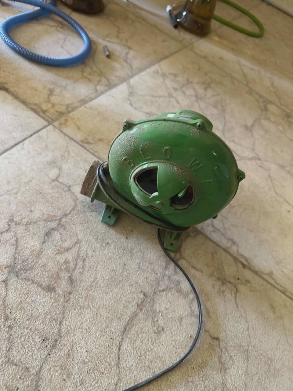 سلام عليكم غراص كوفي
بوجر الثقيل 
منفاخ وسط 
بكارات صاج العدد ٢٠
مكلف بل نشر الشراي يتصل 
***********
