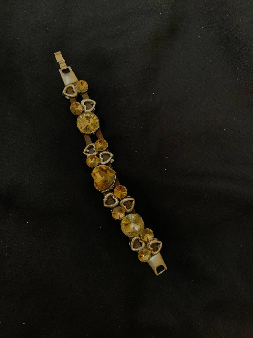 كله باله اصلي وأحجار كريمه سعر السوار ولكلاده ٣الاف إلى ال٥الاف اي وحده تعجبج أو يعجبك طكله صورة وعل خاص


**إذا كنت صاحب هذا الإعلان وتريد حذفه لأي سبب، رجاءا أرسل رسالة إلى الدعم الفني**