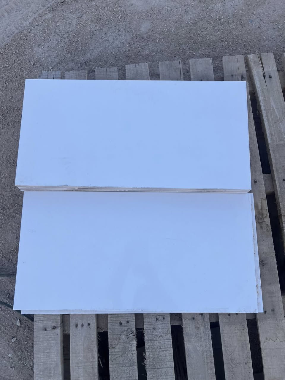 سعر الكرتون 5 آلاف
معرض ارض أرض ألزاد للسيراميك 

***********
