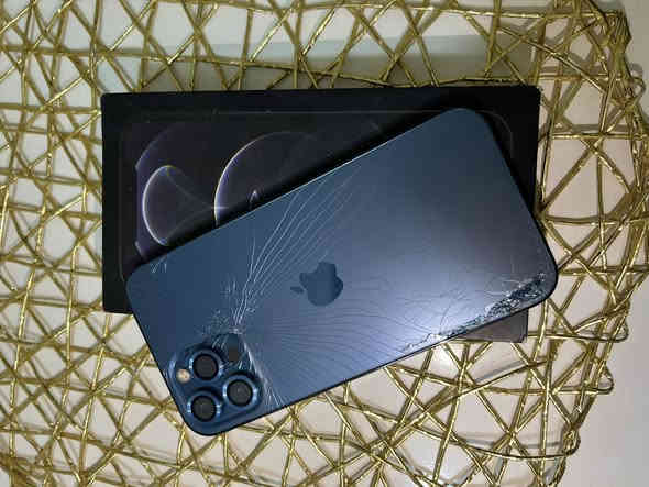 آيفون 12 برو ماكس بطاريه 85 ذاكرة 256 مكفول من الفتح زلغ مايي فقط ظهر مفطور والجهاز بعدة وتر سعر 415 وبي مجال بسيط 
بغداد المشتل ***********
