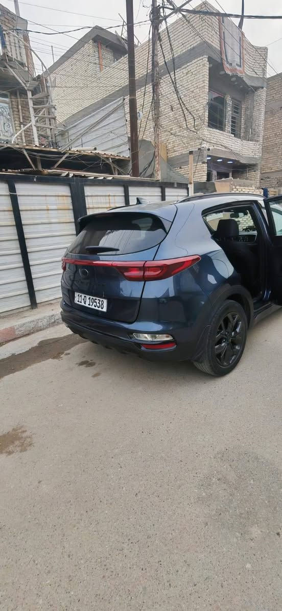 السلام عليكم
كيا سبورتج 2022 وارد امريكي (بلاك ادشن) ومعروفه مواصفاته فول للاخير عدا البصمة صور الحادث بالمنشور 
السعر 175 ترهم مراوس عادي
مواصفاتها

1 بانورما 

2 محرك 2400 GDi

3 تبريد قطعتين

4 ستيرن رياض حرف D

5 فول تحكم ستيرن

6 شفتات سرعة وقيادة ذاتية

7 ثلاث انظمة قيادة 

8 مثبت سرعة

9 كشنات جلد كلها اسود الامامي تحكم كهرباء

10 رادارت

11 تحديد مسار

12 نظام منحدرات

13 مري كهرباء شفط واشاير بالمري

14 تو ويل

15 نقطة عمياء

16 ويل كب اسود رياضي حجم 18

17 ماشية 35 ميل

18 شاشة اعطال

19 شاشة ابل وكار بلي

العنوان الزعفرانية ***********
