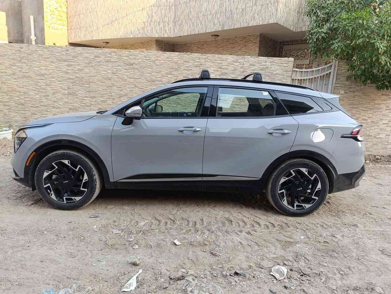 السلام عليكم و رحمة الله 
سبورتج برستيج فول مواصفات 2024 رقم بغداد ماشية 10الاف (كم) بدون إرباك بدون تبديل فقط صبغ بالصندوق صور الحادث و قم الشاصي ضمن الصور مكان السيارة بابل / ***********
السعر 248
