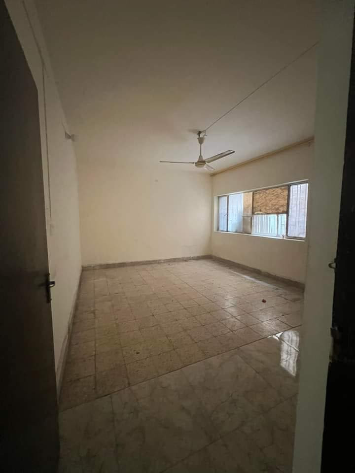 #للايجار_في_السيدية
دار سكني المساحة 160 متر بالتجاري

يحتوي مدخلين غرفتين وحده جوه وفوك صالة مطبخ خدمات كراج حديقة 

#اجاره ٩٠٠ وبيه مجال

#للأستفسار 

***********
