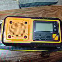 راديو طوارئ • شحن شمسي • شحن يدوي