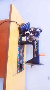 مكينه خياطه مابيهه اي شي هيه والميز ٧٥ الشراي يجي 07852777556