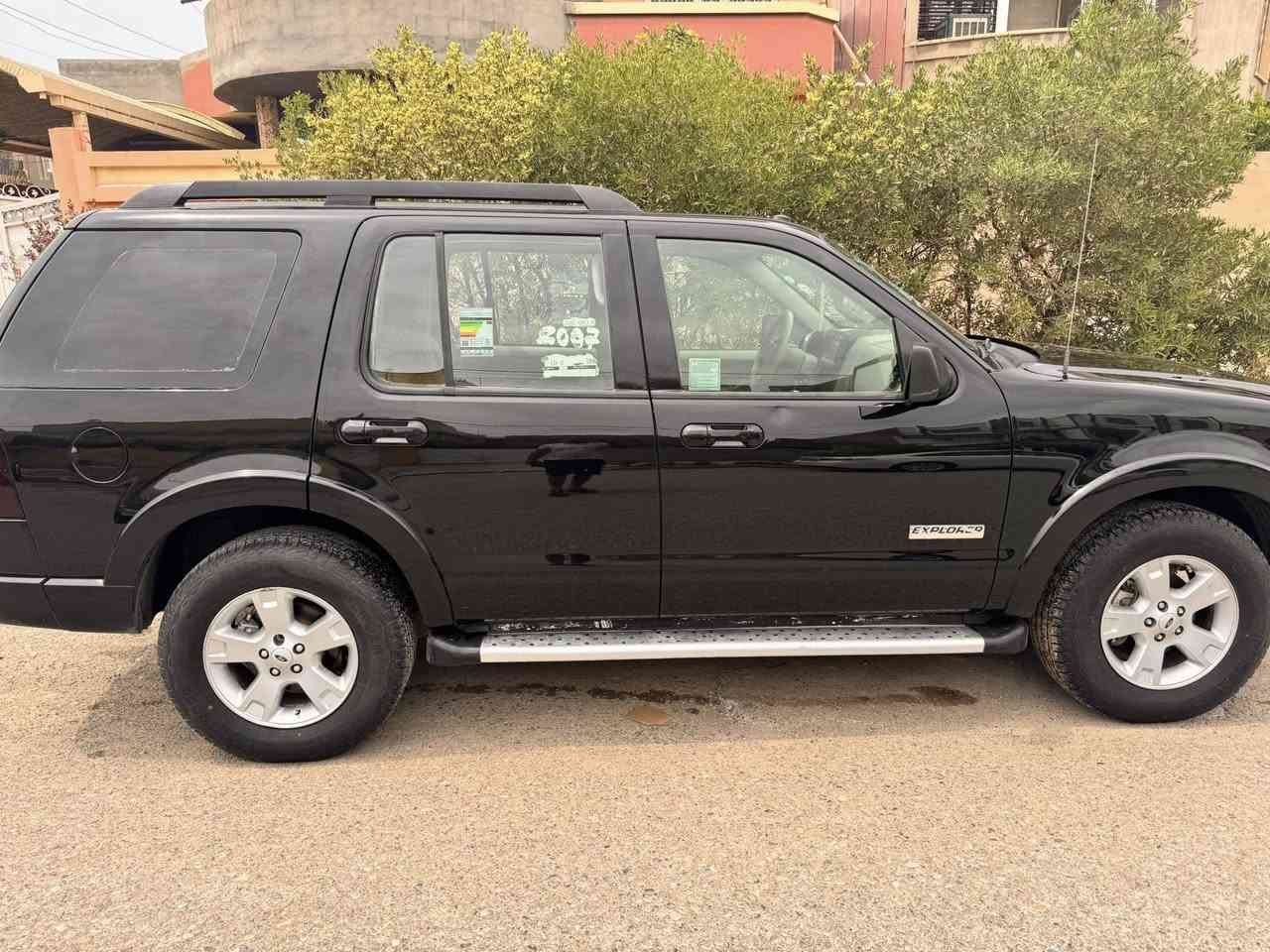 فورد اكسبلور 2007 سنويه جديده بي طخه باب خلف السايق ممعدل وفوك بك البك لايت اليمنى طخه خفيفه بدون صبغ مكان السياره كركوك السعر 105 الرقم ***********
