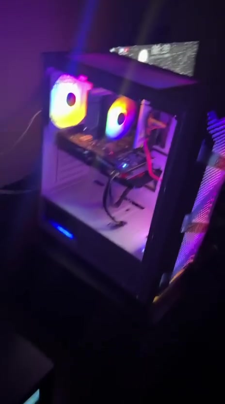 السلام عليكم تجميعه للبيع 

مواصفات 
معالج intel xeon 2660 v3
كرت الشاشه rx580 8g xfx 
رام16gمكتبي يعني اذا تريد تبدل معالج بل مستقبل ما تواجه مشاكل 
مذربورد x99 
هاردين يجي واحد تيرا hdd شركه adata شركه معروفه بهارداتها الله يشهد اخذته 80 الف سرعه وعمر ما تخاف عليه والهارد الثاني ssd 128فقط مسوي للنظام 

مكاني صلاح الدين يوجد توصيل لجميع محافظات العراق سعر 450 وبيها مجال للشراي رقم واتساب ***********
