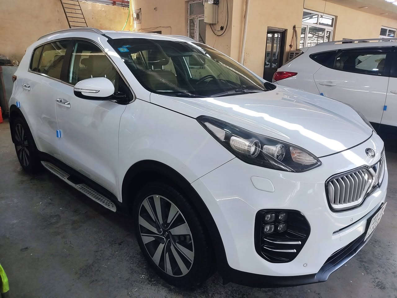 سبورتج موديل ١٨ خليجي مكفولة السونار موجود 
محرك كير شركه مكفول 
حساس أمامي خلفي 
داخل بيجي 
مري شفط 
يدات نيكل 
مكاني اليوسفية 
سعرها ١٨٣
***********
