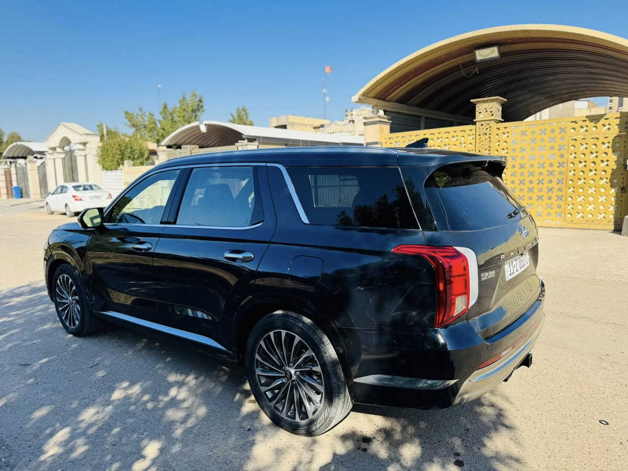 معروض للبيع
بلسايد كالكرافي 2024 بغداد

فول مواصفات للاخير اعلى فئة 

لون مميز نيلي متغير 

السياره زيرو ماشيه 13 الف فقط بدون نقص نهائيا 

حادث جاملغ وبنيد  بدون دواخل وشواصي

محرك 6 سلندر 3.8 مكفول من كلشي

مواصفات السياره فتحتين بانوراما 

كراسي جلد وكهرباء وتدفئة وتبريد 

عداد دجتال وانارة داخلية وسستم صوت سماعات 12 سماعه

5 كامرات وردارات 360 درجة 

شاشة اكبر حجم ووضعيات قيادة وتتقدم وترجع بالريمونت 

وبعد بيها هواي مواصفات

مكان بغداد البلديات شارع المصرف

السعر (278) ورقة وبيها مجال بسيط للشراي ***********
