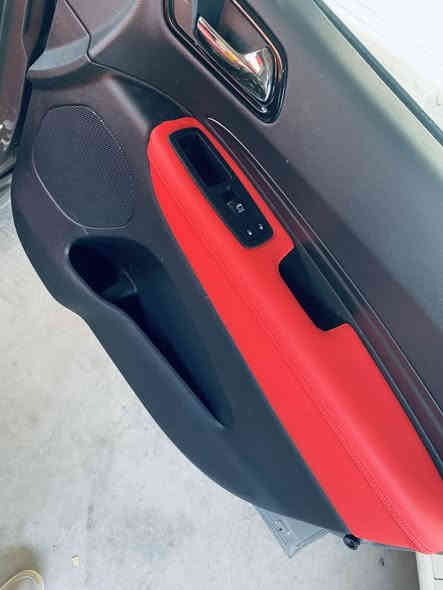 دودج دورانكو GT  لون إسمنتي مميز
#الموديل : 2023
#الضرر : بابين نفس الون بدون صبغ اصليات ونص الجاملغ الخلفي 
#الرقم : اربيل (الرقم الحديث) تحويل او وكالة حسب الرغبة

#المواصفات :
▪️السيارة: دوج دورنكو جي تي
▪️المحرك: 3.6L . V6  (ستة سلندر)
▪️العداد: 20 الف حقيقي دخول جديد ماماشيه بالعراق 
لايتات زينون مع حاجب LED مع كشافات دعامية زينون
بصمات عدد 2 للأبواب مع بصمة جنطة وبصمة تشغيل وتشغيل عن بعد
حساس خلفي
كامرة خلفية دوارة اصل مع الستيرن
شاشة الدشبول حجم كبير
غرفة السيارة جلد احمر 
تحكم فول كهرباء لكرسي السائق 
تدفئة لكشنات المقدمة
تدفئة ستيرن
سستم صوت
تشغيل عن بعد
جنطة كهرباء
تحكم ستيرن جهتين بلوتوث وحاكية وكروس سرعة وتحكم صوت 
نظام ABS مانع انزلاق

السعر المطلوب: 310 ورقة مع المجال

 
الاتصال على :
***********
