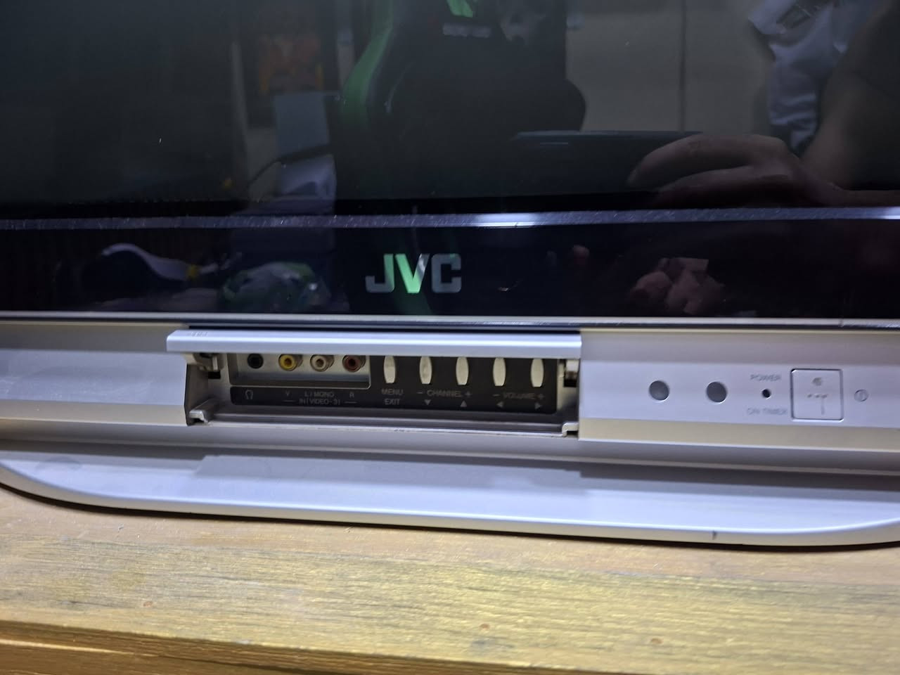 تلفزيون JVC حجم ٢١ منافذ AV كومبونت دبل سماعة ستريو مع الريمونت نظافة ٩٥ % السعر ٧٠ يوجد توصيل لكل العراق ***********
