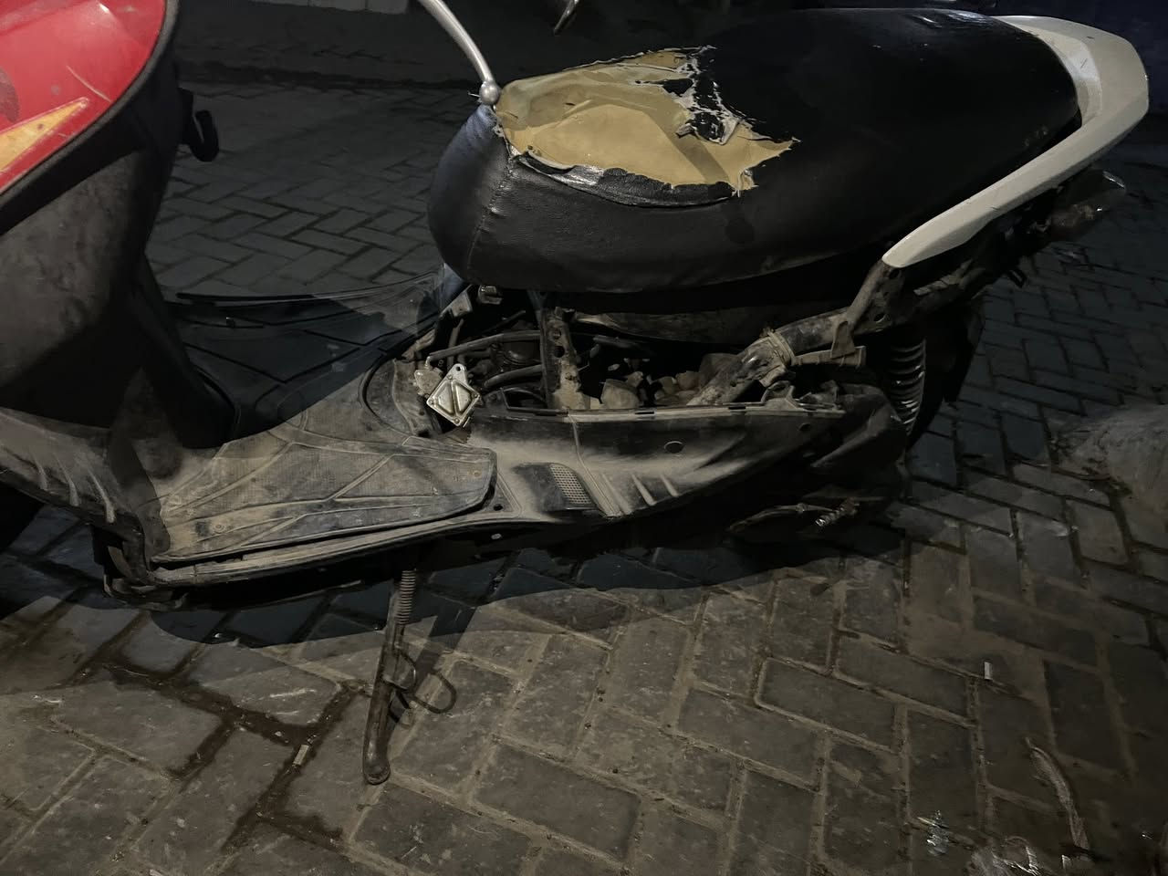 سلام عليكم دراجه سكنس نثيه مكينه ناعمه كهربائيات شغاله ابيعه عله وضعه السعر ٢٠٠ وبيه مجال المكان مدينه الصدر الكياره الرقم ***********
