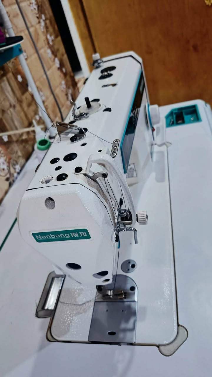 السلام عليكم مكينه خياطه مكينه نوع برذر اخت جديده حيل نضيفه وخياطته حلوه وببه سرع سعر 390 بيه مجال قليل حتلو لو مراوس بس احدث مكان مسيب حاميه رقم ***********
