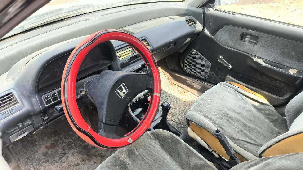 هوندا للبيع شقاله كير شرط محرك بدايه سنويا بيضة شرعي بل موصل مراوس ترهم سعرها ١٢ وبيها مجال العنوان خرمر عوينات ***********
