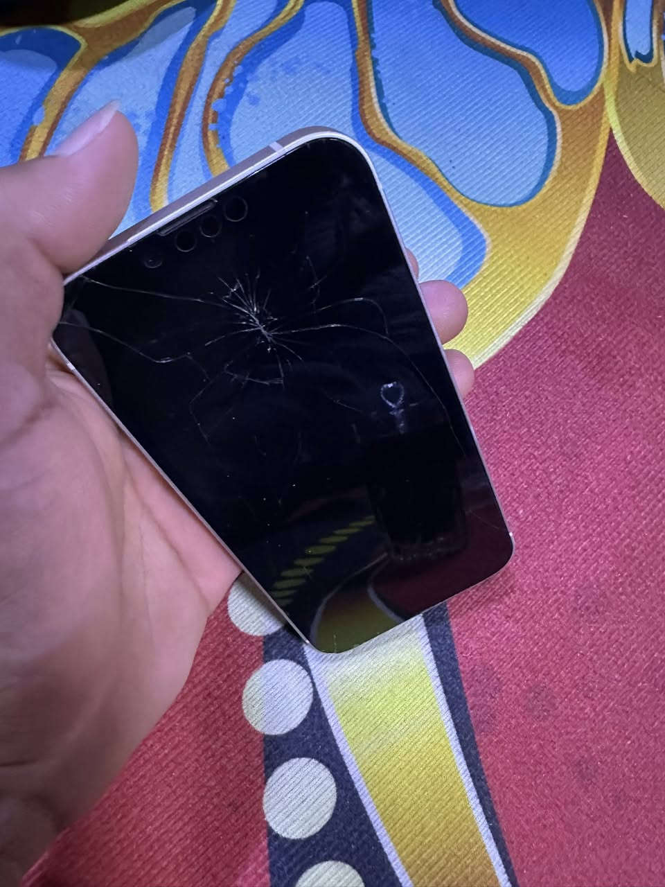 السلام عليكم . ايفون13عادي نموذج mالسعر 350وبيه مجال قليل #للبيع او المراوس
شاشه مبدله اصليه مال تفصيخ بيها كسر بالكلاسه ماكو تأثير اقد على المس . ذاكره 128بطاريه اصليه مامبدله 80 
متواجد فيس و واتساب ***********
