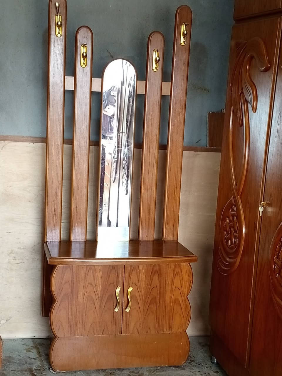 يوجد لدينا غرف نوم صاج عراقي فول نظافة العنوان قريه صدر النهر الشارع العام أي استفسار خاص او اتصال على ((((***********))
