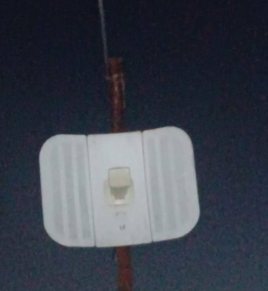 برج انترنت وراوتر وكامل الملحقات كله شغال واصلي مع واير انترنت
نظيف حيل بسعر 50 
***********
***********
