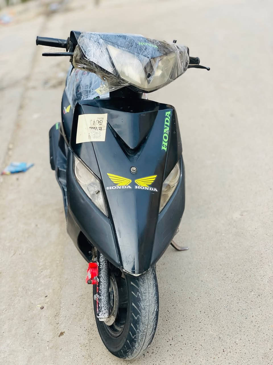 السلام عليكم دراجه ثعلب للبيع الدرجه جديده بعدها أوراق مكينه بلاديه كفرات بلاديه السعر ٦٠٠ وبيها مجال العنوان بغداد حي النصر  الاستفسار خاص رقمي ***********
