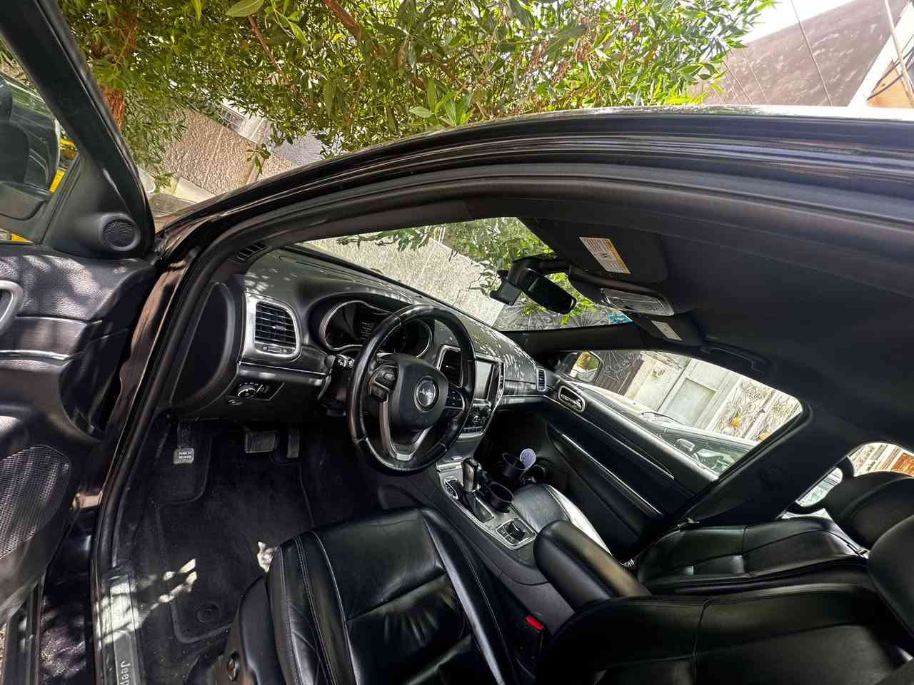 سلام عليكم للبيع اومراوس حسب القناعه جيب لاريدو موديل 2018 فول عدا الفتحه حساس كاميرا كشنات جلد فور ويل ماشيه100 الف ميل حادث جاملغ خلفي يسرى وباب خلفيه وصبغ جاملغ امامي شخوط فقط بدون ايرباك السعر 19 الف وبيهه مجال بسيط مكانه حي الخضراء  
 ‭0771 303 8924‬  ملاحظه السياره لونهه بيتنجاني مواسود
