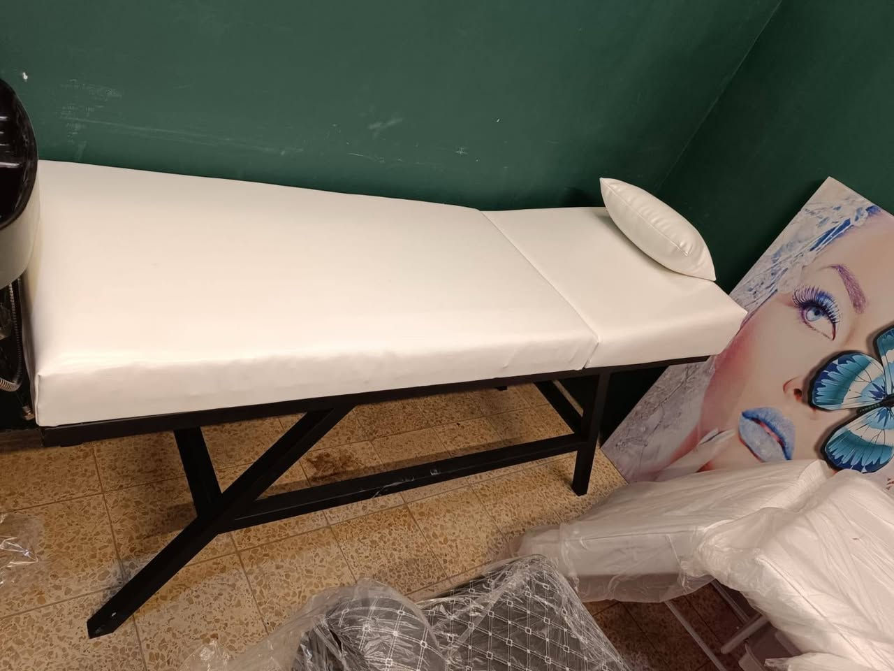 ✨ كل تجهيزات صالونك بمكان واحد ✨
نوفر لكِ كل ما تحتاجينه: كراسي مريحة، ديكورات فخمة، ميزات وأجهزة حديثة، مغاسل شعر، ستيجات، ستولات، سديات، مرايات وغيرها بتصاميم راقية وجودة عالية.

🚚 توصيل لجميع محافظات العراق 🇮🇶
📱 للحجز: ***********
