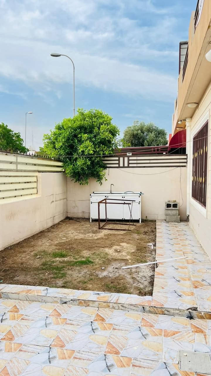 دار للإيجار في حي عدن المساحه 200متر يقع ع شارع 20متر
لمعرفه الايجار اتصال بل رقم

***********
ومتوفر واتساب ايضا .
