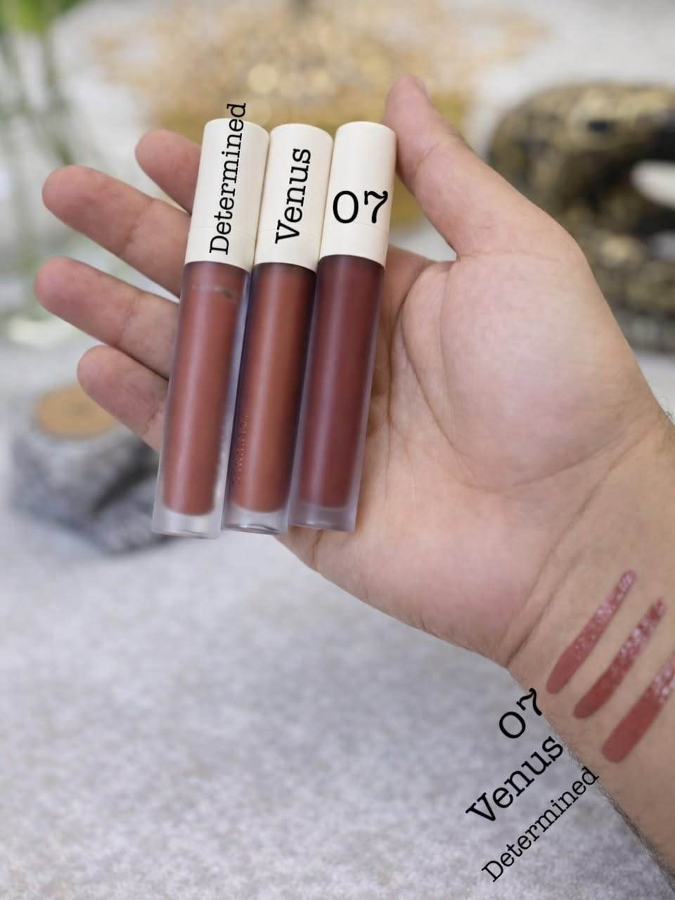 💄✨ حمر Farmasi السائلة 
لون غني + ثبات طويل + ملمس مخملي يبرز جمال شفايفچ 😍
اختاري درجتچ وخلي إطلالتچ تحچي عنج 💕 

#توصيل ##كوزمتك #كوزمتك_لافندر #مكياج حمرة_شفاه


**إذا كنت صاحب هذا الإعلان وتريد حذفه لأي سبب، رجاءا أرسل رسالة إلى الدعم الفني**