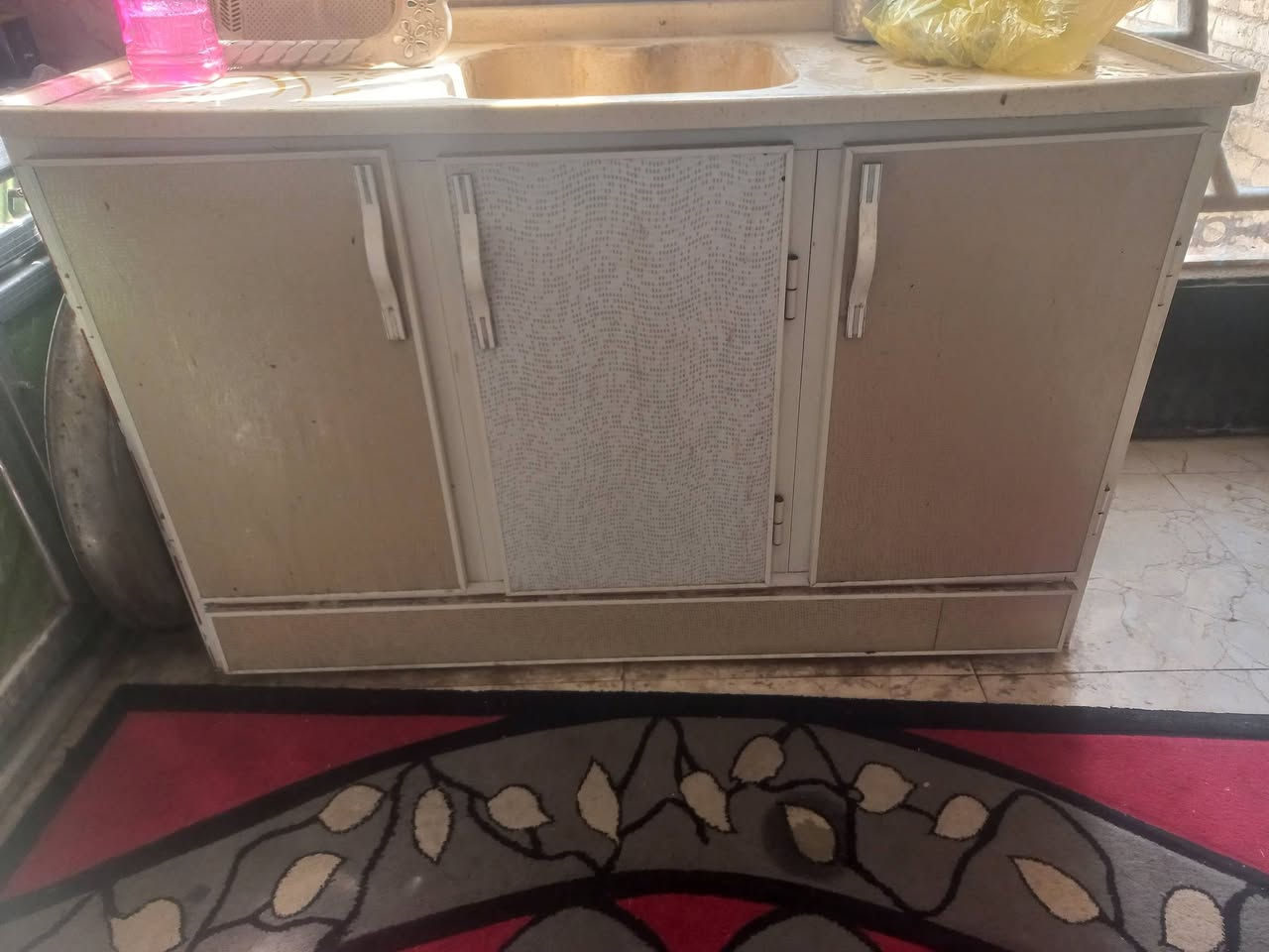 كاونتر للبيع قياس مترين
والسنك متر ونص 
مكاني بصره حي مهندسين 
الاستفسار والاتصال على الرقم 
***********
