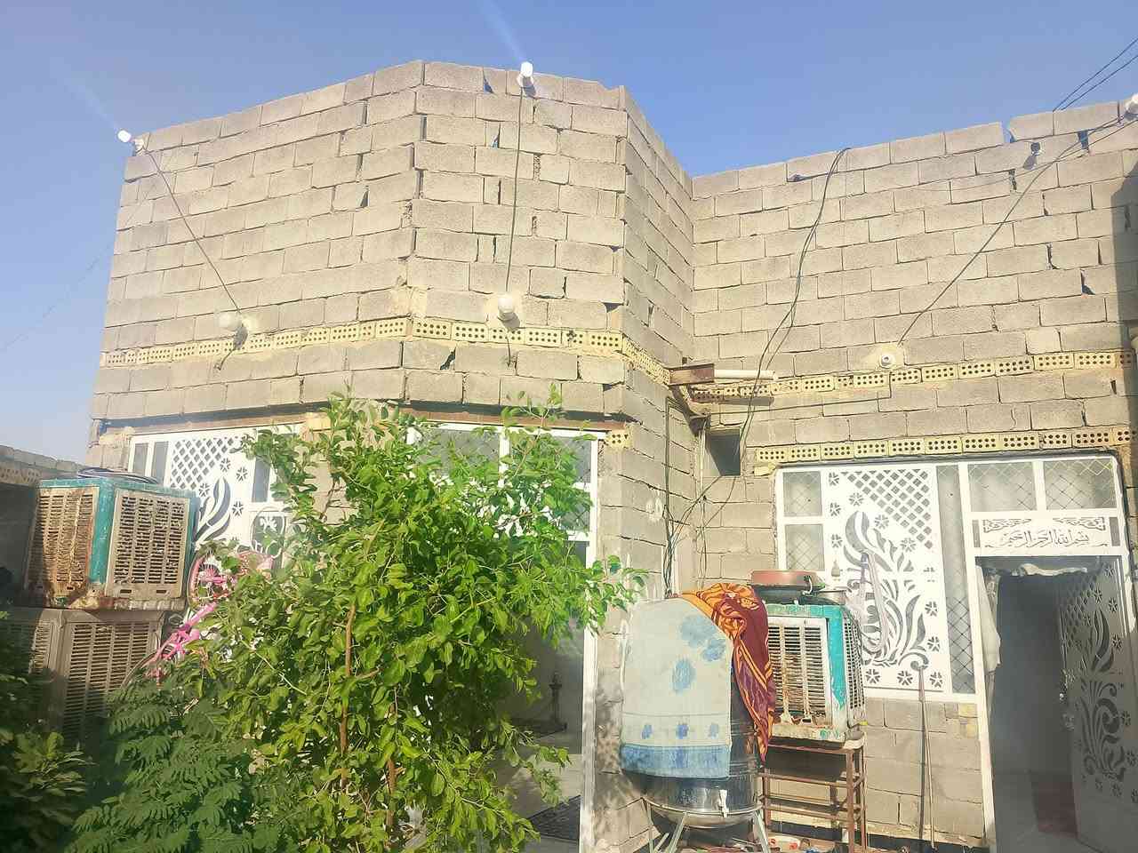 سلام عليكم بيت للبيع مساحه 157 يتكون من غرفتين وصاله وستقبال ومطبخ حي الكرار قرب شارع 30 وهاذا رقمي ***********
