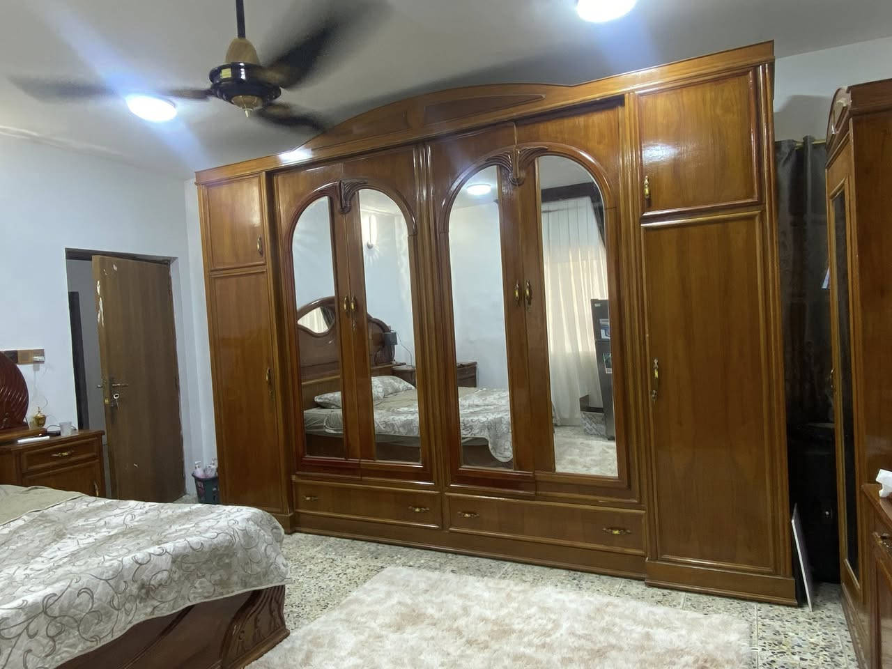 سلام عليكم غرفه عراقي تصميم تركي نضيفه 90‎%‎ عارضها مليون وخمسمية مكاني الدوره حي اسيا 
***********

