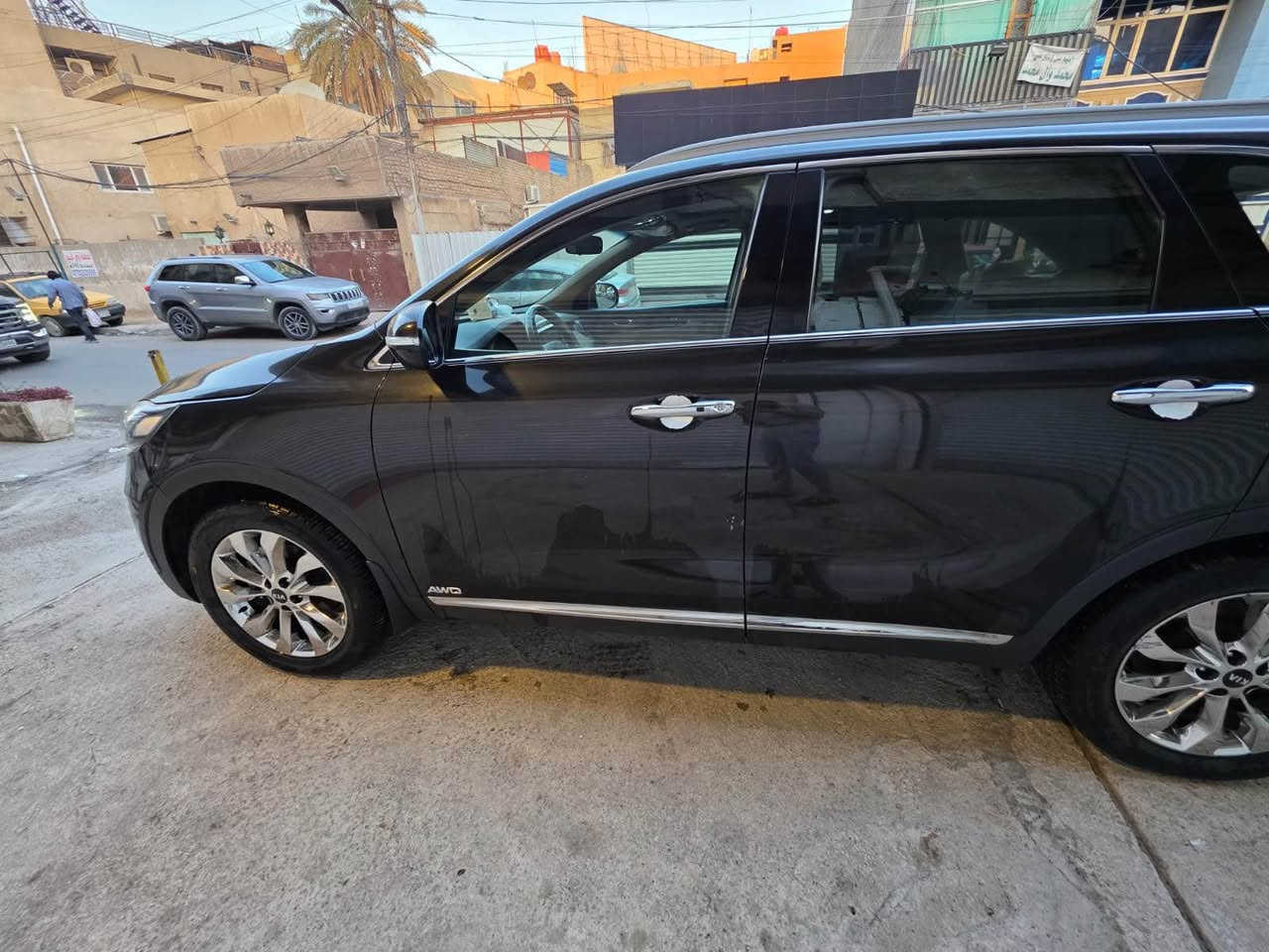 السلام عليكم 
كيا سورنتو للبيع ٢٠٢٠ خليجي مكفوله من الصبغ بيه طخات موضحه بلصور السعر ٢٦٠ ورقه وبيه مجال ماشيه ١٠٩ محرك ٣٦٠٠ سته سلندر فول مواصفات واحد على واحد اللون جوزي الاتصال *********** مكان السياره الكراده داخل 
مكلف بلنشر بغداد, العراق
