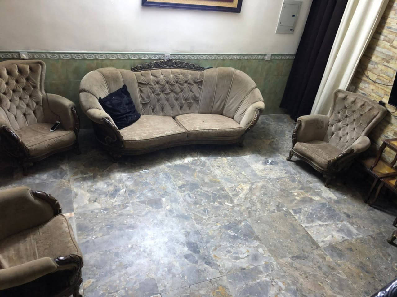 تخم 8 مقاعد نظيف بس يرادله غسل ب 200 وبي مجال


**إذا كنت صاحب هذا الإعلان وتريد حذفه لأي سبب، رجاءا أرسل رسالة إلى الدعم الفني**