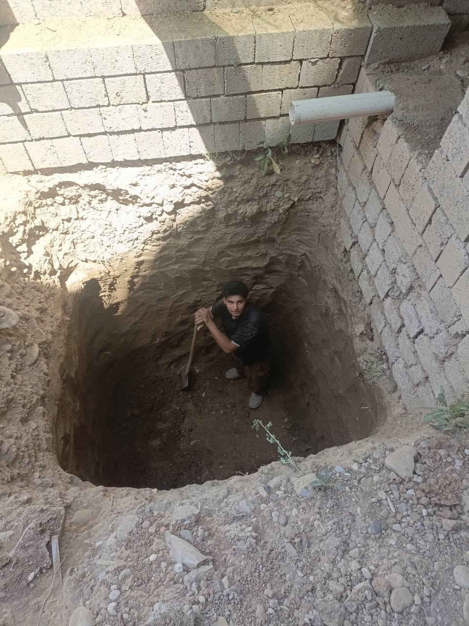 السلام عليكم بعد التوكل على الله
١_كادر بناء درجة اولى
٢_كادر لبخ درجة اولى 
٣_كادر نجاره درجة اولى 
٤_صب خباطه ويدوي 
٥_ حفاره قصاطل وحفر الگاع القويه والبلان
٦_ بالمعدات جك همرات 
٧-تسيس مجاري كهرباء 
اخذ كافه المقاولات والعمال الحره تاخذ شقله جاهزه 
عليك بس تباوع ... تحياتي اخوكم .. هيثم اي ستفسار تجاه عملي حاضر ***********
