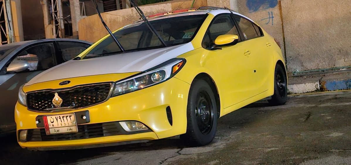 السلام وعليكم 
للبيع    او مراوس بشي اقل    فورتي 
موديل 2017سياره حلوه ومابيه اي نقص 
حادثه قبق جنطه مبدل وباب وجاملغ خلفي مصلحات 
سياره صبغه اوله مامعيوده
الهاتف *********** مكان السياره بغداد بسمايه
