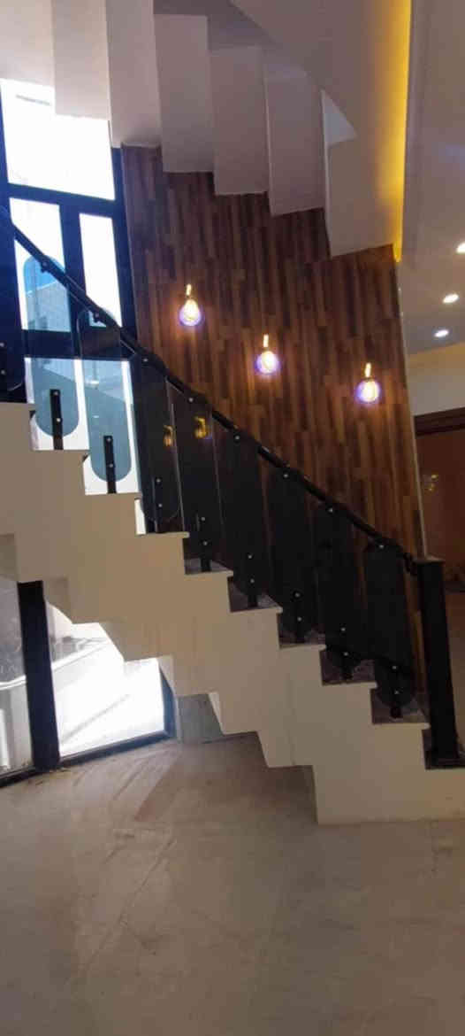 � للبيع بيت VIP – حي كندة
▫️ المساحة: 110 متر
▫️ الواجهة: 5 متر
▫️ النزال: 22 متر
▫️ عدد الطوابق: 3 طوابق
▫️ البناء: 2025
▫️ غير مسكون – بناء موديل تركي درجة اولى 

🔁 يُقبل المراوس بعرصة تجارية

📞 للاستفسار: ***********
