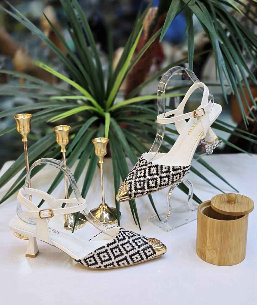 كعب ارتفاع 4 سم
السعر 17) الاف فقط
37-38-39-40-41


**إذا كنت صاحب هذا الإعلان وتريد حذفه لأي سبب، رجاءا أرسل رسالة إلى الدعم الفني**