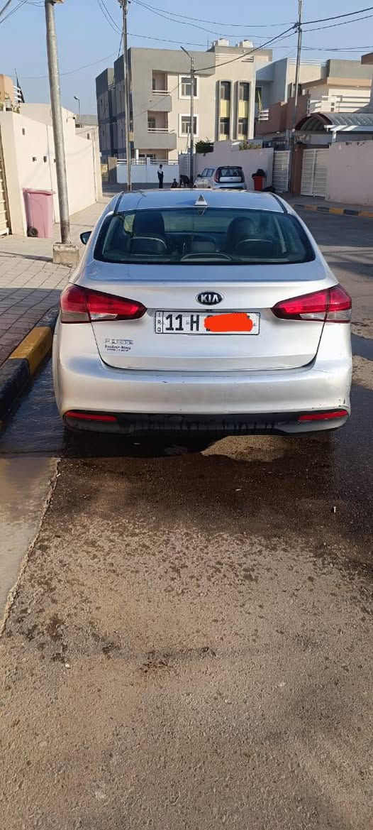 السلام عليكم 
فورتي ١٨ 
مواصفات عاديه 
مكينه ٢٠٠٠ دوش 
كير مكينه تبريد كفاله 
ماشيه ٨٦ ميل 
السياره حلوه مال جناي 
حادثها موضح بالصور 
*********** 
متواجد واتساب واتصال وسعرها مناسب ان شاءالله
