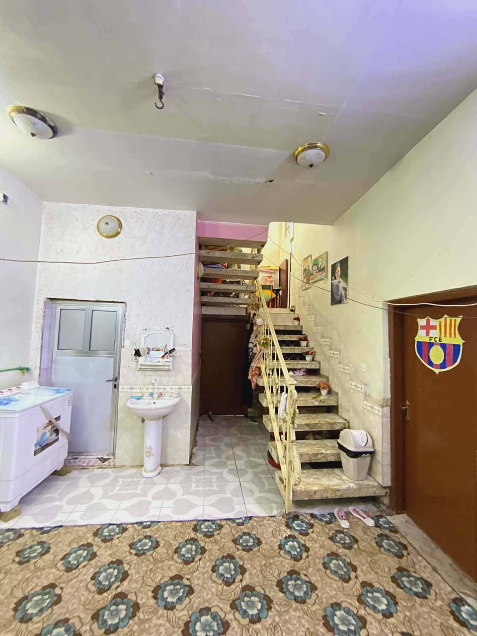 بيت مساحة ٢٠٠ بي غرفتين وصاله ومطبخ وبراني وصحيات خارجية وداخليه  قرب أبو أحمد الحداد شارع ٦٠
***********
