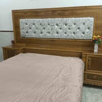 غرفة خشب • جديدة • بيها مجال