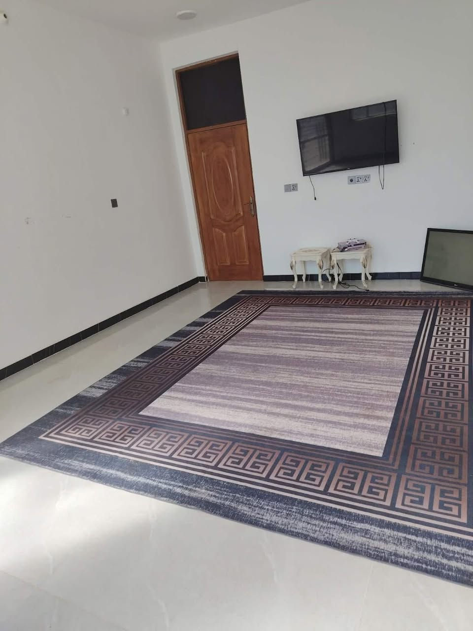 بيت مساحته 200م في الكوت الجديده متكون من غرفتين وهول واستقبال ومطبخ وصحيات داخليه وخارجيه وحديقه والكاونتر مع البيت


**إذا كنت صاحب هذا الإعلان وتريد حذفه لأي سبب، رجاءا أرسل رسالة إلى الدعم الفني**