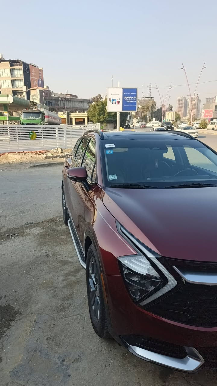 السلام عليكم  للبيع سبورتج لارج لون مميز وحلو عليها  حادثها فقط باب مبدل بلادي وصبوغ بدون اي دواخل ماشيه ٣٢ مشي امريكا  سياره فوول مواصفات نقص الكامرات الاربعه وكشنات بس حار  ولباقي كلشي بيها  وهاي صور الحادث  وصورها حاليا السياره جديده ومكفوله من كل نواحي سعرها ٢٢٨ وبيها مجال  عنواني بغداد  ***********/ ***********
