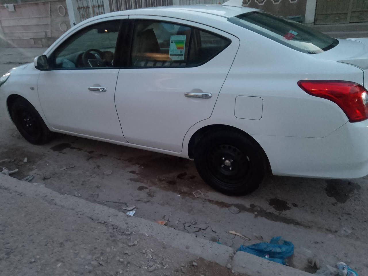 سلام عليكم 
نيسان صني ام البليته الزركه موديل 2024كفاله عامه مصبغ والتبديل فقط بارد قليل بالباب الصدر على كد شخط والباقي كفاله كير ومكينه وصدر امامي خلفي جديد تخم تاير جديد 
بسمي السيارة بغداد الرقم الانكليزي سنويه نهايه 29 شاشه جبيره وكامره دواره والسعر 130وبيه مجال قليل ماشيه 51 الف
لاستفسار اتصل ***********
