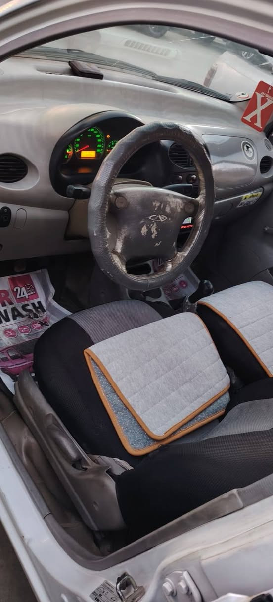 سيارة QQ لون ابيض 2013
للبيع 
محرك وكير شرط 
تبريد وتدفئة  شغال 
بدون صبغ بدون بارد 
صبغ فقط دوائر ودوسات 
طخم السيارة نص عمر
التايرات نضيفة 
الرقم والهزة جديد 
السيارة بأسمي 
شرط التحويل 
بيها ملاحظات كدام العين فقط .
السعر 37$ وبيها مجال 
للاستفسار 
***********
***********
