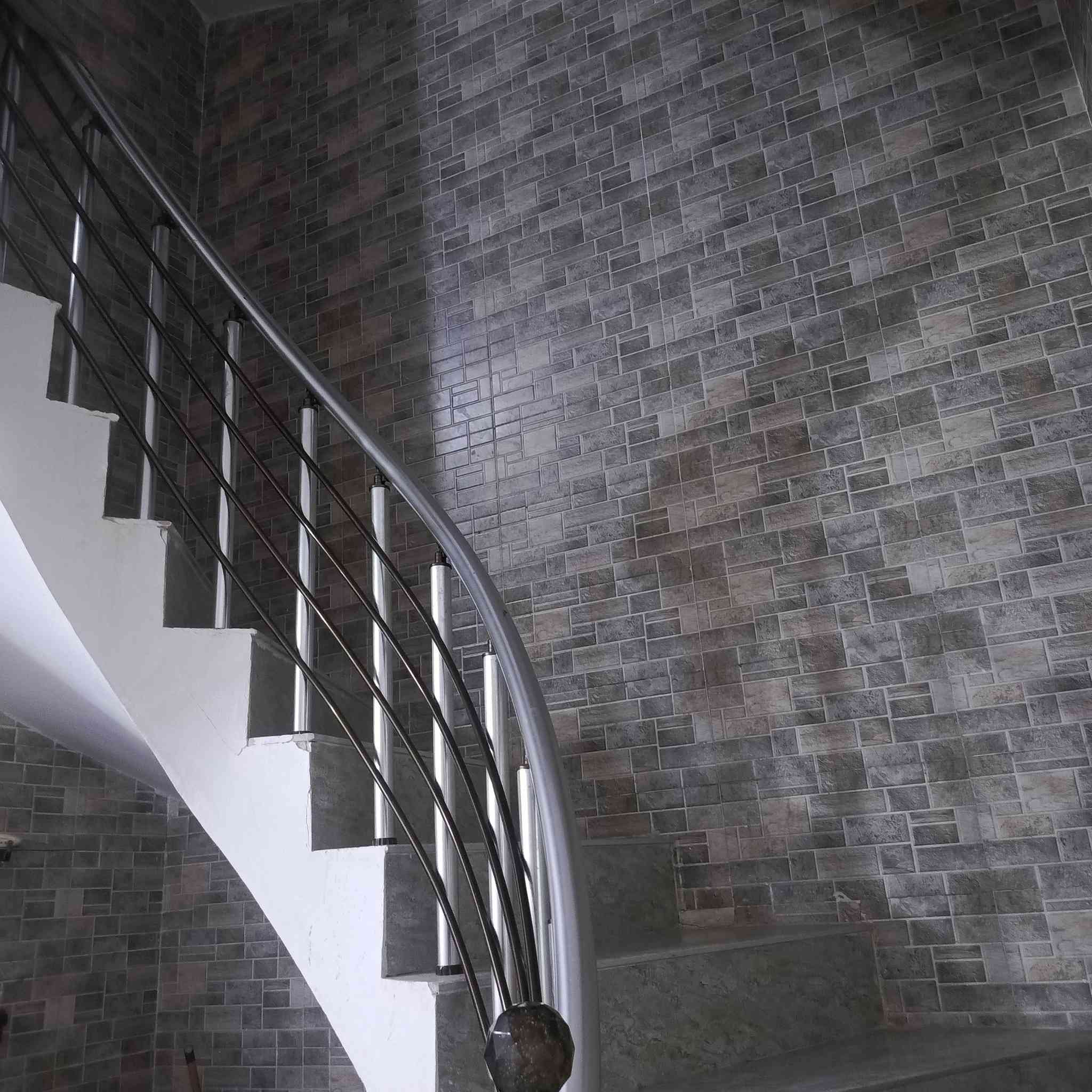 بيت للبيع في حي المكرمة مراوس بيت كامل  
المساحة 135م طابقين بناء حديث 2023  تسكام درجة اولى ارضيه مرمر تركي يحتوي على اربع غرف نوم كبار وصالة عدد 2 واستقبال ومنور و صحيات عدد 3 وكراج سيارة 
للتواصل *********** ***********
